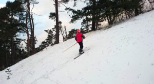 Med rätt skidor i Brösarp klättrar man enkelt uppför vilken brant som helst.